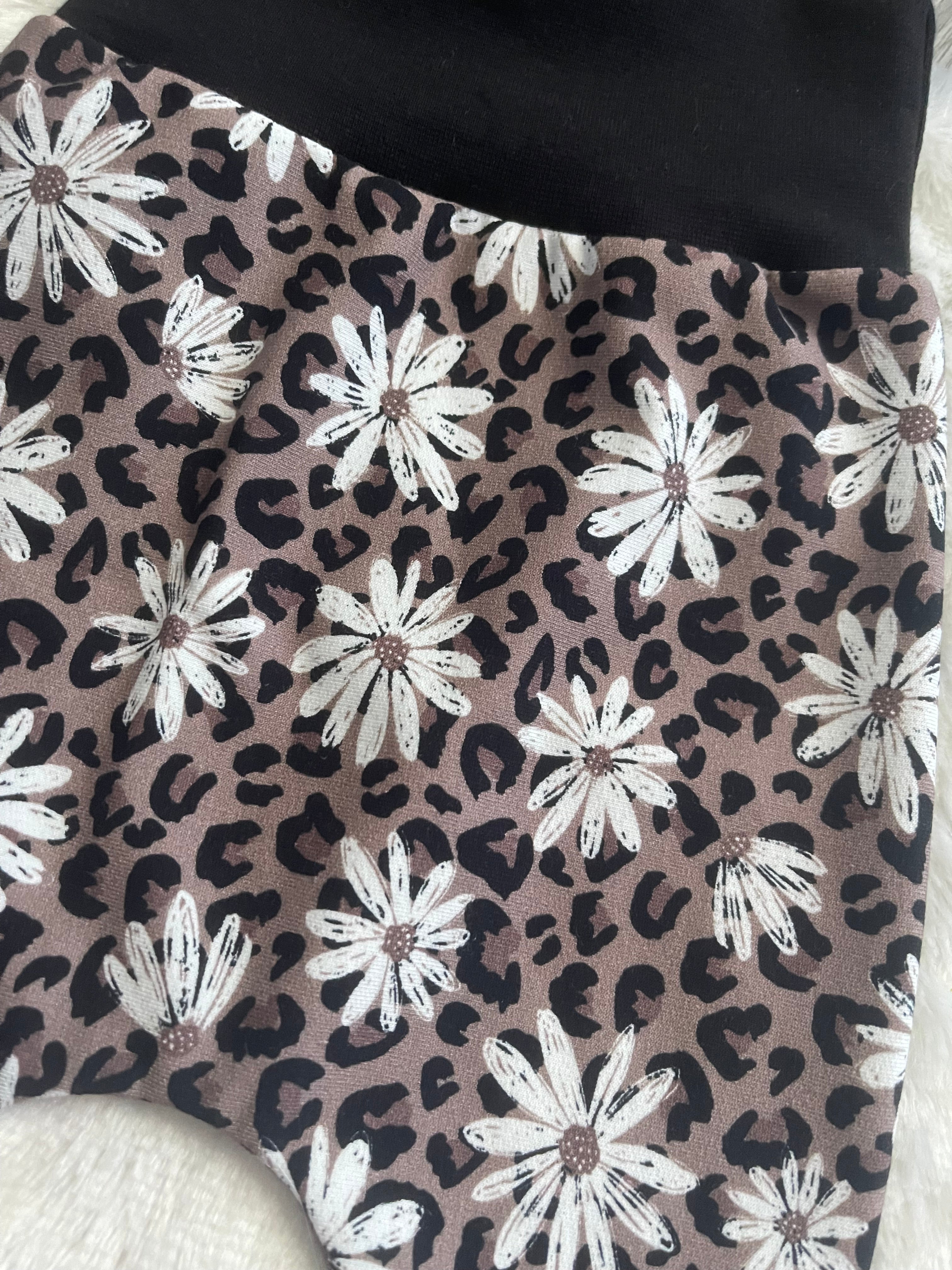Handmade lange Pumphose „Leo Daisy“ – Gr. 68 & 74