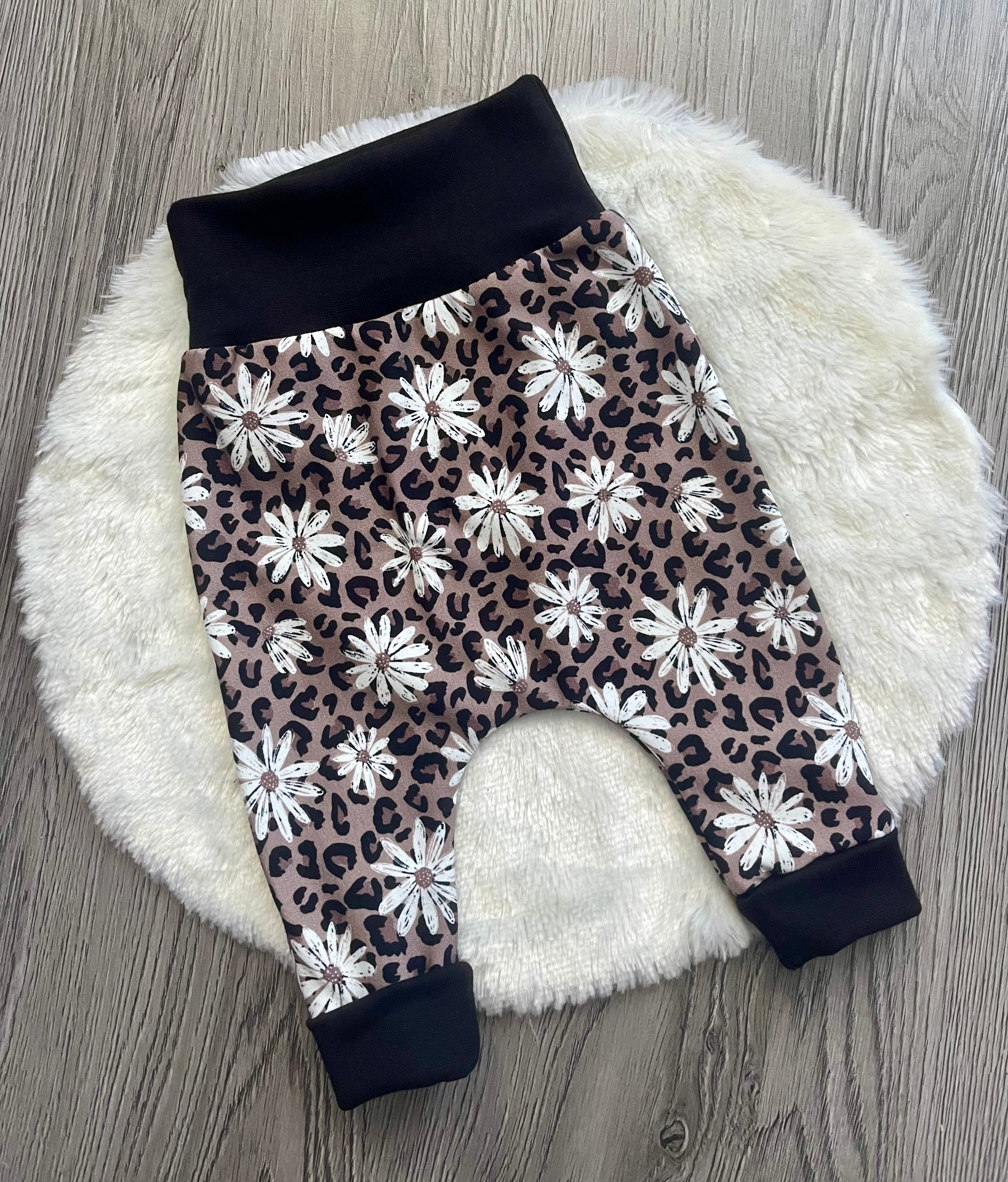 Handmade lange Pumphose „Leo Daisy“ – Gr. 68 & 74