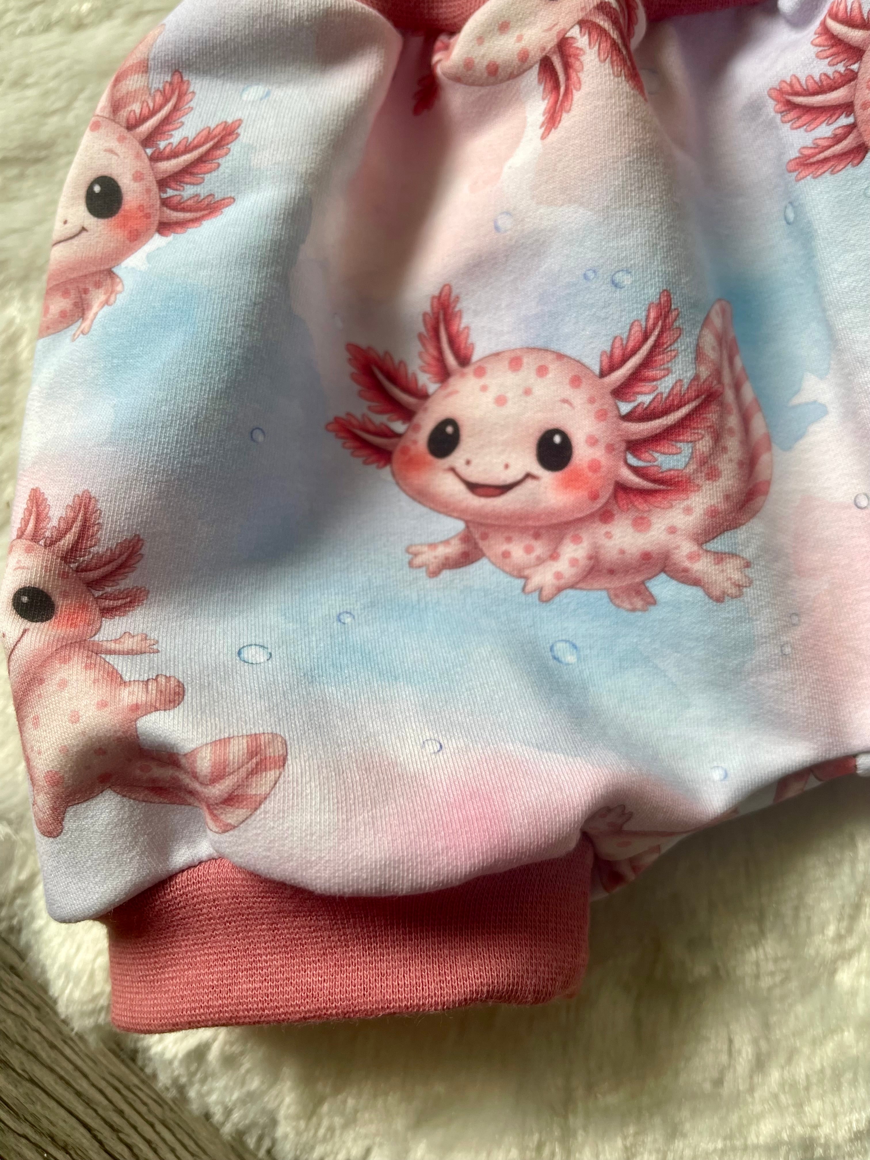 Handmade kurze Pumphose Axolotl – Gr. 86/92